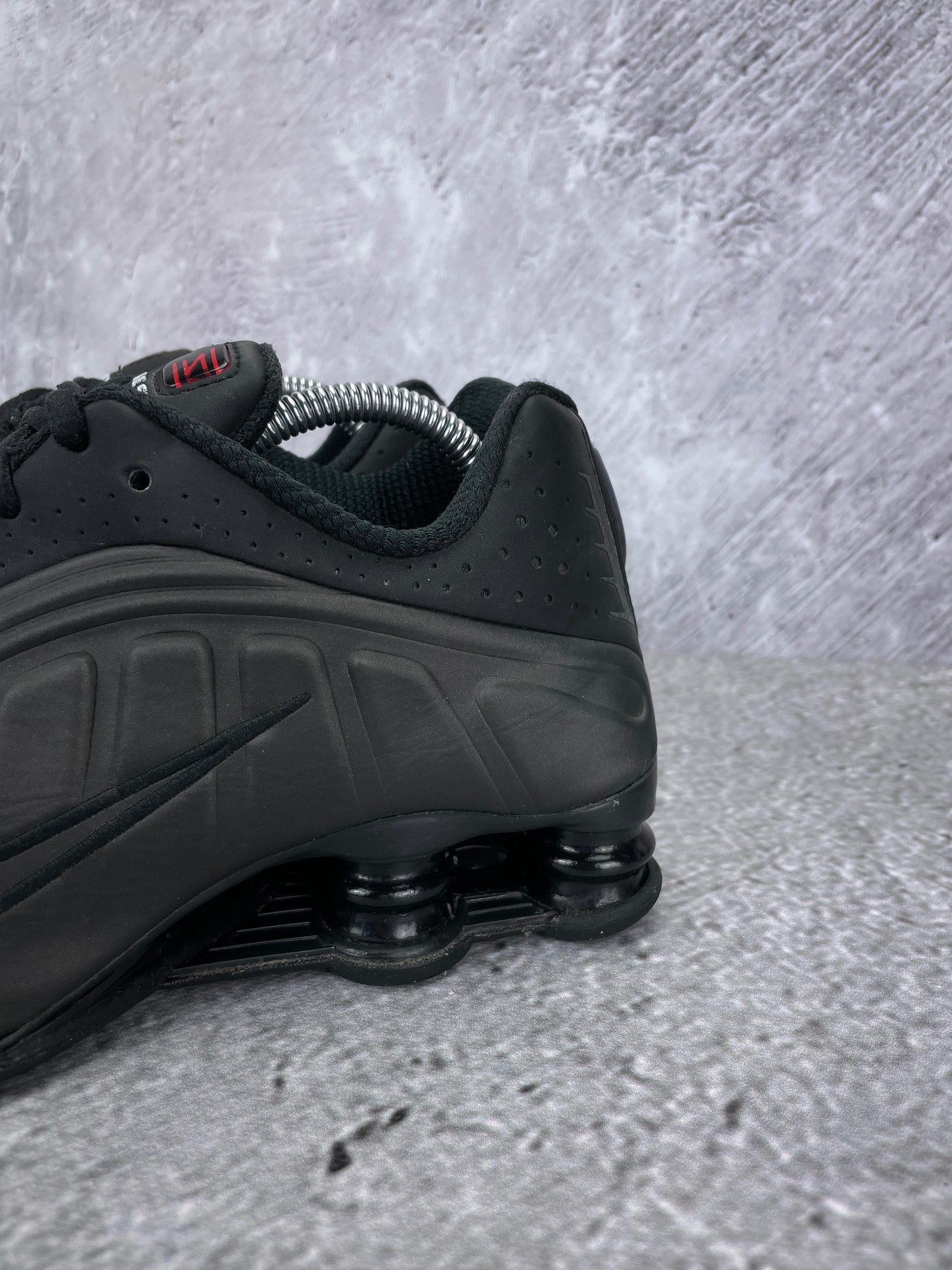 Nike Shox R4 Triple Black - buty sportowe, opcjonalne zdjęcie 1