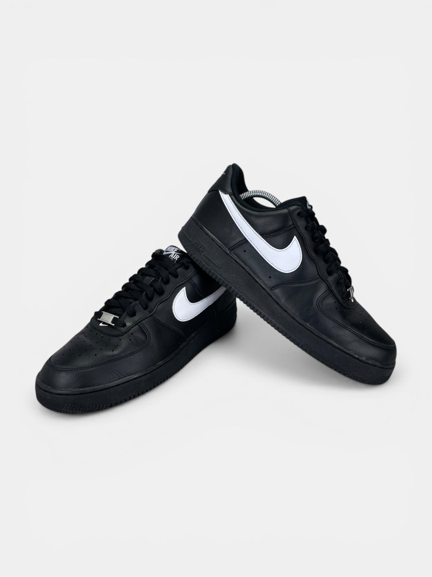 Nike Air Force 1 '07 Black White - buty sportowe, boczny profil