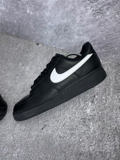 Nike Air Force 1 '07 Black White - buty sportowe, widok z góry na wewnętrzną stronę butów