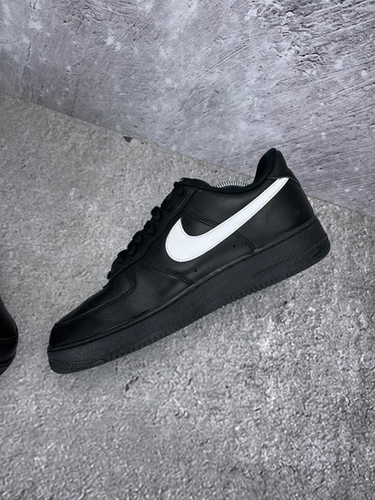 Nike Air Force 1 '07 Black White - buty sportowe, wewnętrzny panel prawego buta