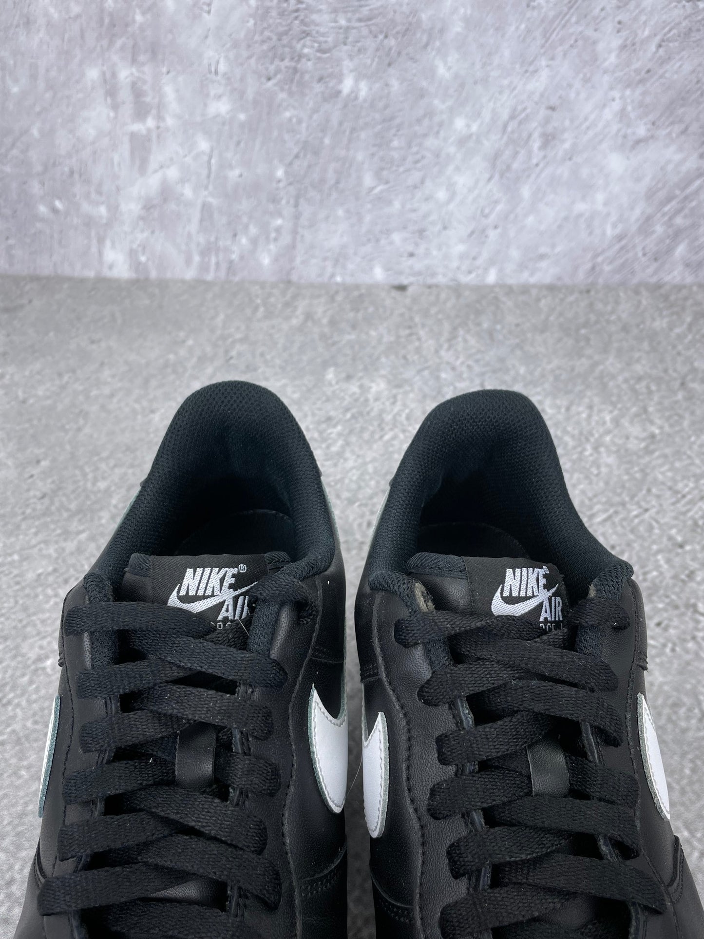 Nike Air Force 1 '07 Black White - buty sportowe, zapiętki butów