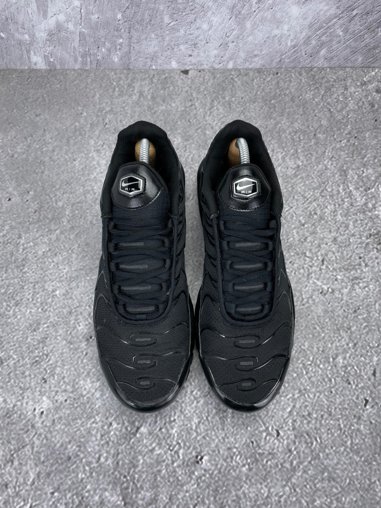 Nike Air Max Plus Triple Black - buty sportowe, widok z góry
