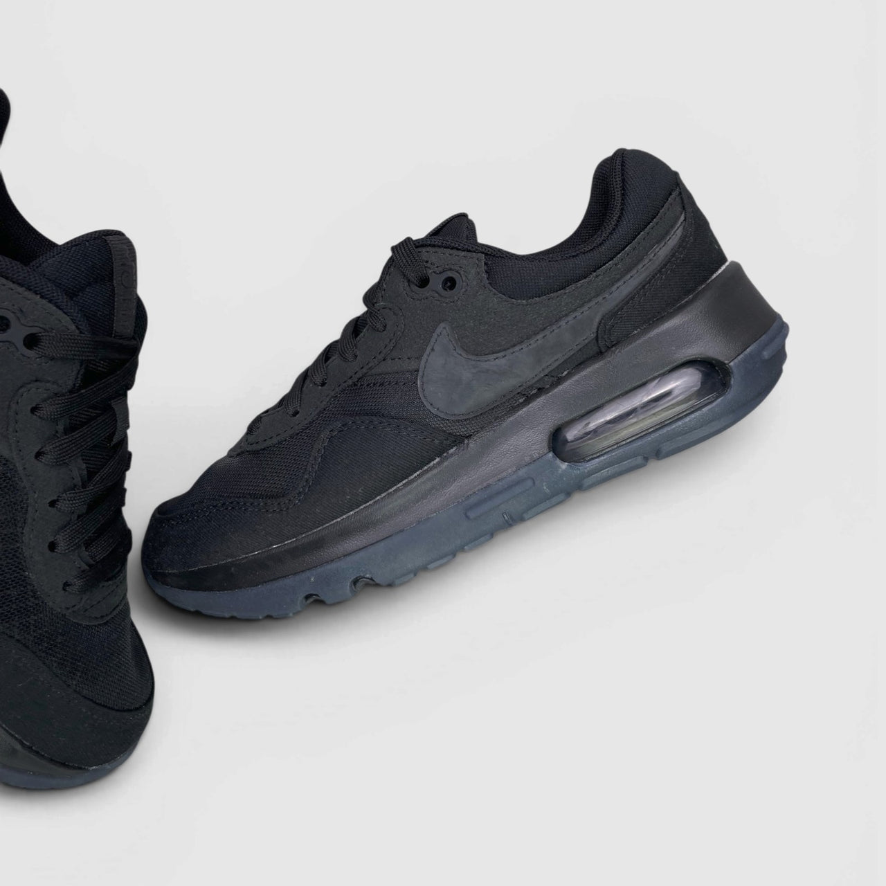 Nike Air Max Motif GS — buty sportowe damskie nowe rozmiar 35.5, boczny profil, prawa strona