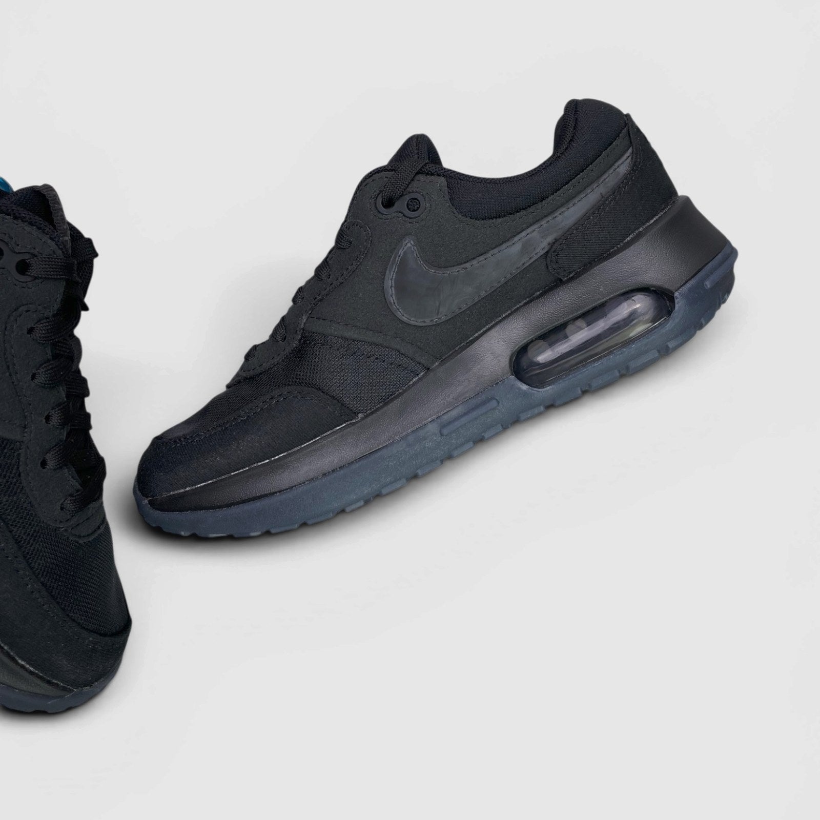 Nike Air Max Motif GS — buty sportowe damskie nowe rozmiar 35.5, boczny profil, prawa strona