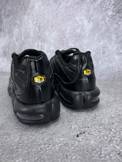 Nike Air Max Plus Triple Black - buty sportowe, widok z tyłu