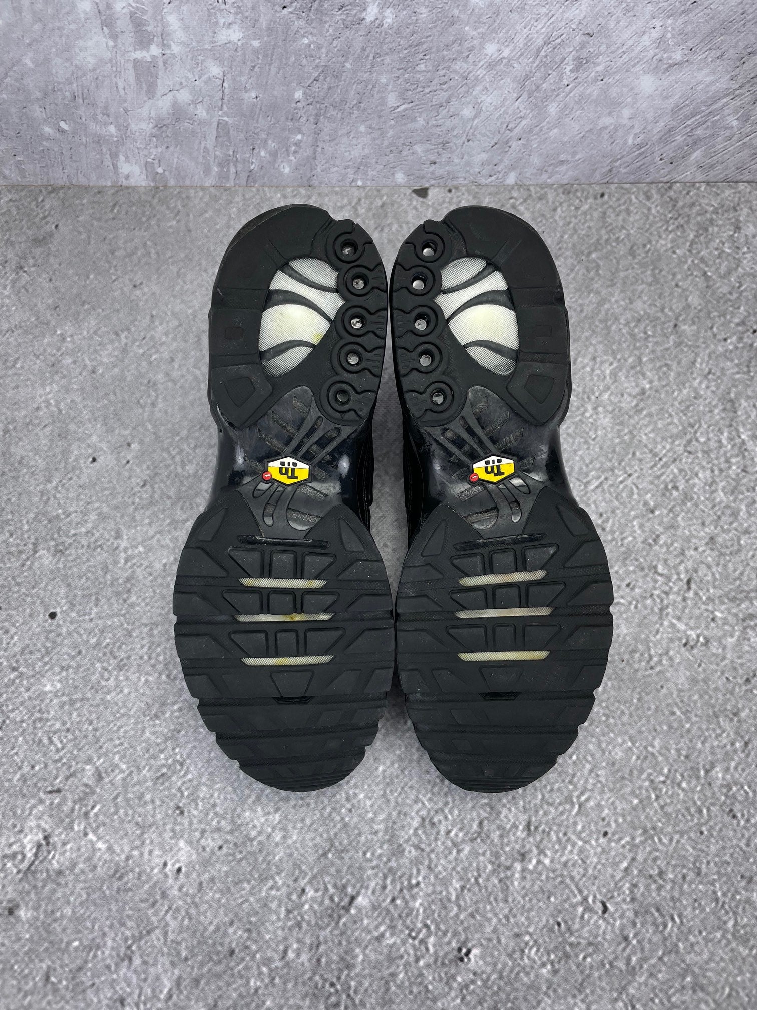 Nike Air Max Plus Triple Black - buty sportowe, podeszwa