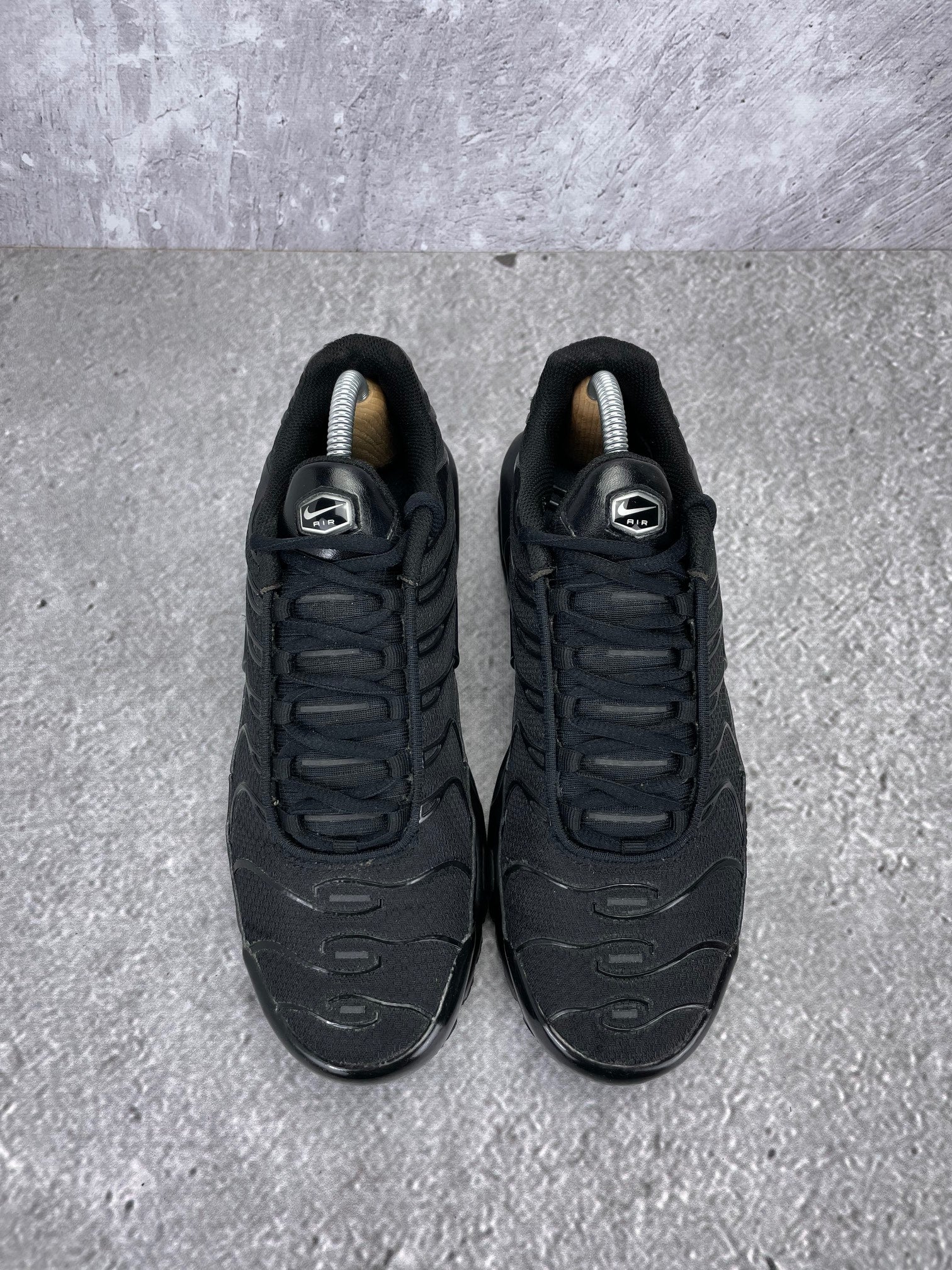 Nike Air Max Plus Triple Black - buty sportowe, widok z góry