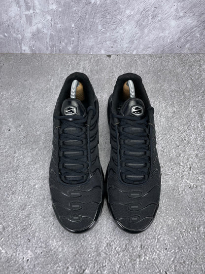 Nike Air Max Plus Triple Black - buty sportowe, widok z góry