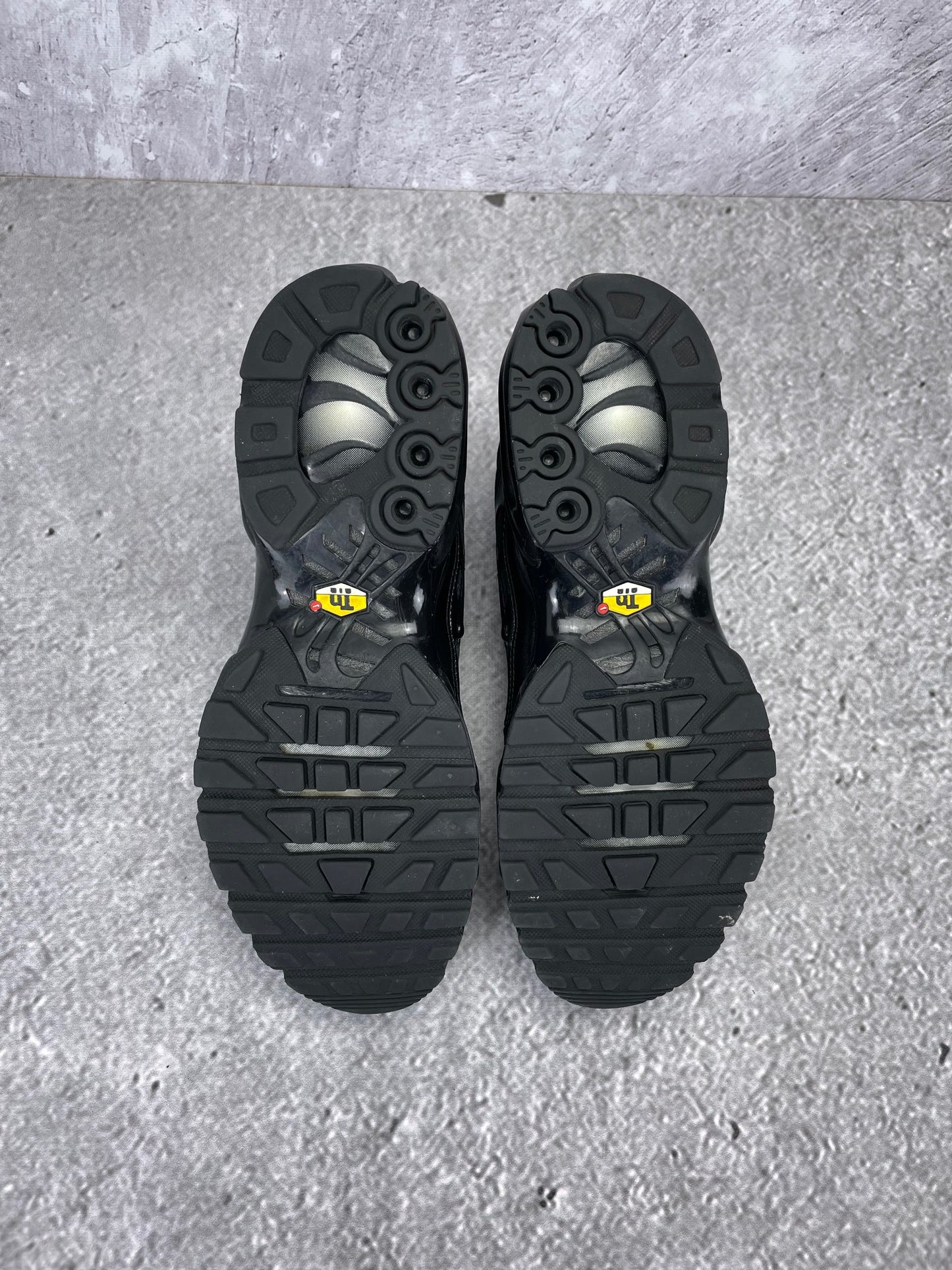 Nike Air Max Plus Triple Black - buty sportowe, podeszwa