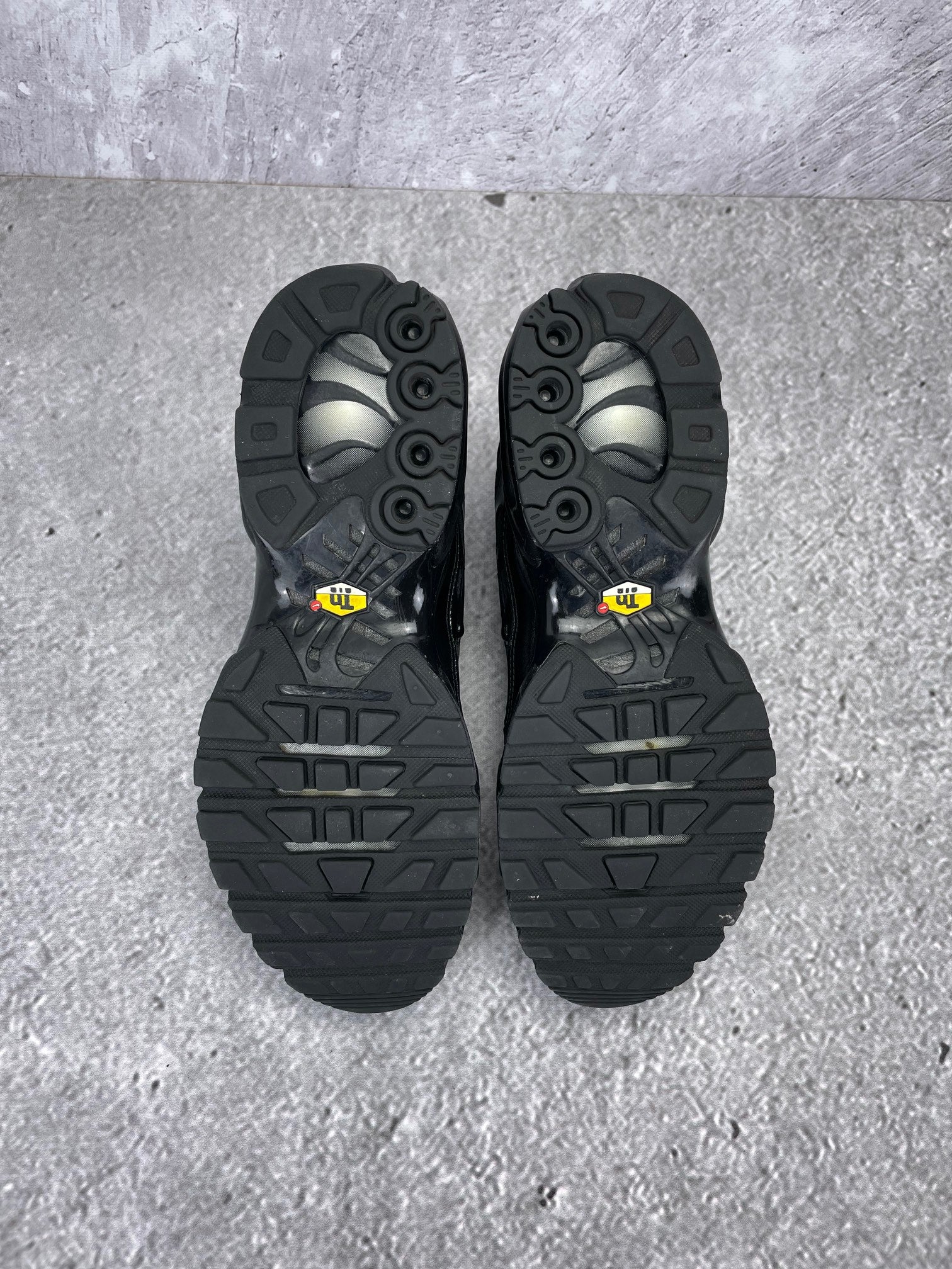 Nike Air Max Plus Triple Black - buty sportowe, podeszwa