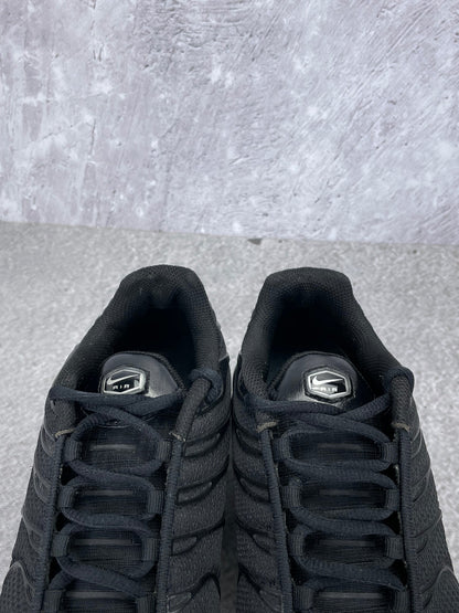 Nike Air Max Plus Triple Black - buty sportowe, zapiętki butów