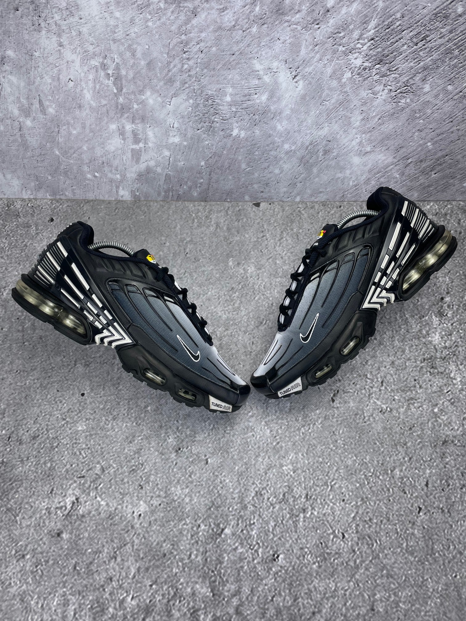 Nike Air Max Plus 3 Black White - buty sportowe, widok z góry na zewnętrzną stronę butów