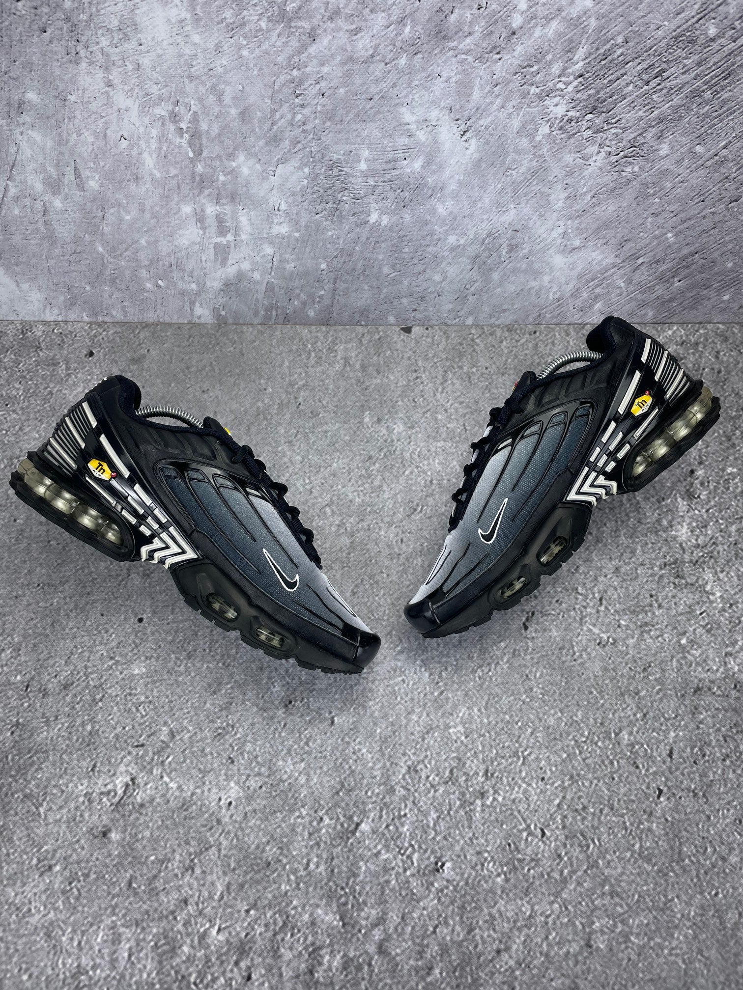Nike Air Max Plus 3 Black White - buty sportowe, zewnętrzny panel prawego buta