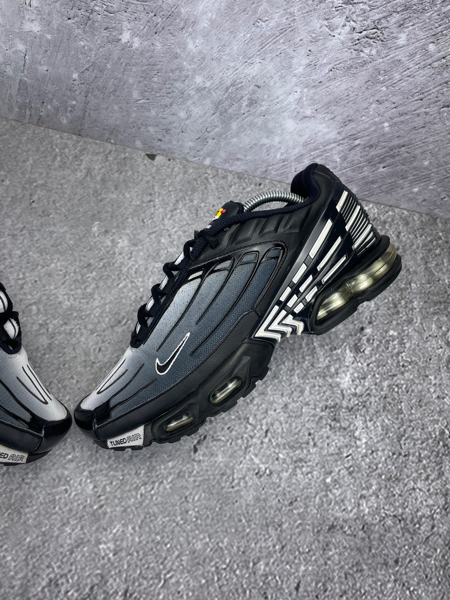 Nike Air Max Plus 3 Black White - buty sportowe, widok z góry na wewnętrzną stronę butów