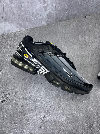 Nike Air Max Plus 3 Black White - buty sportowe, wewnętrzny panel lewego buta