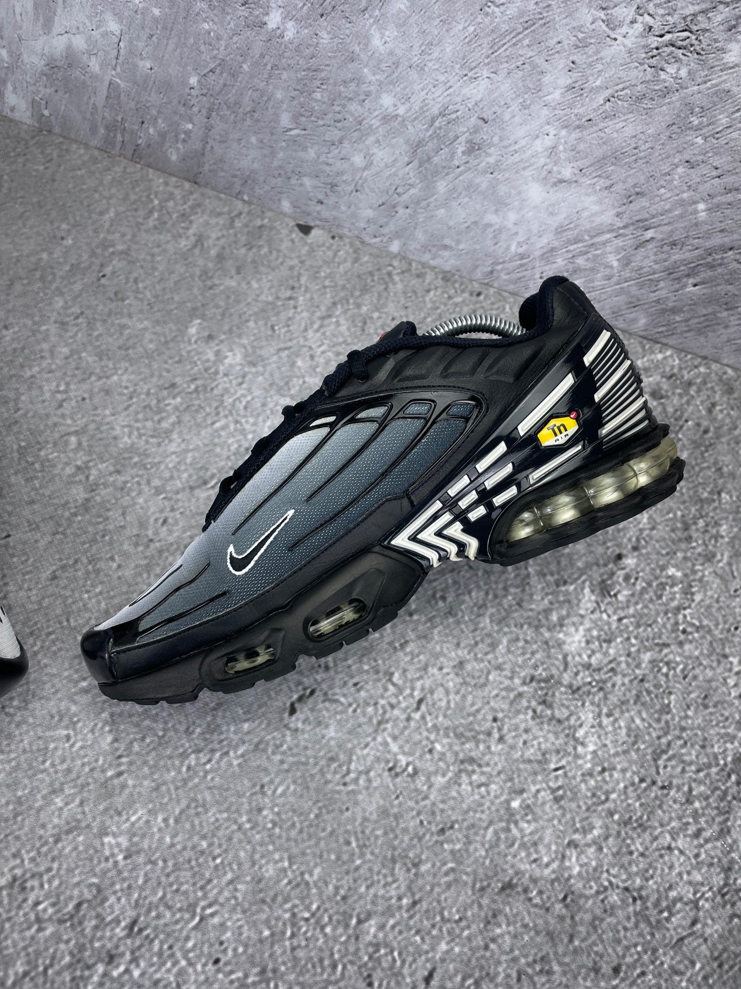 Nike Air Max Plus 3 Black White - buty sportowe, wewnętrzny panel prawego buta