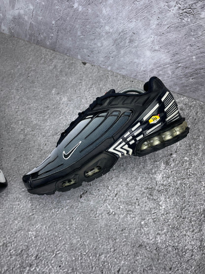Nike Air Max Plus 3 Black White - buty sportowe, wewnętrzny panel prawego buta