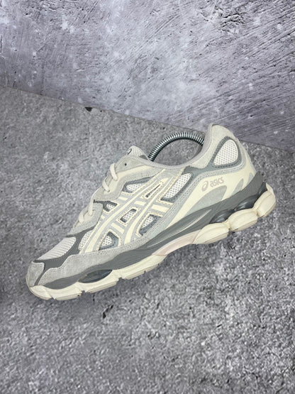 ASICS GEL-NYC Cream Oyster Grey - buty sportowe, widok z góry na wewnętrzną stronę butów