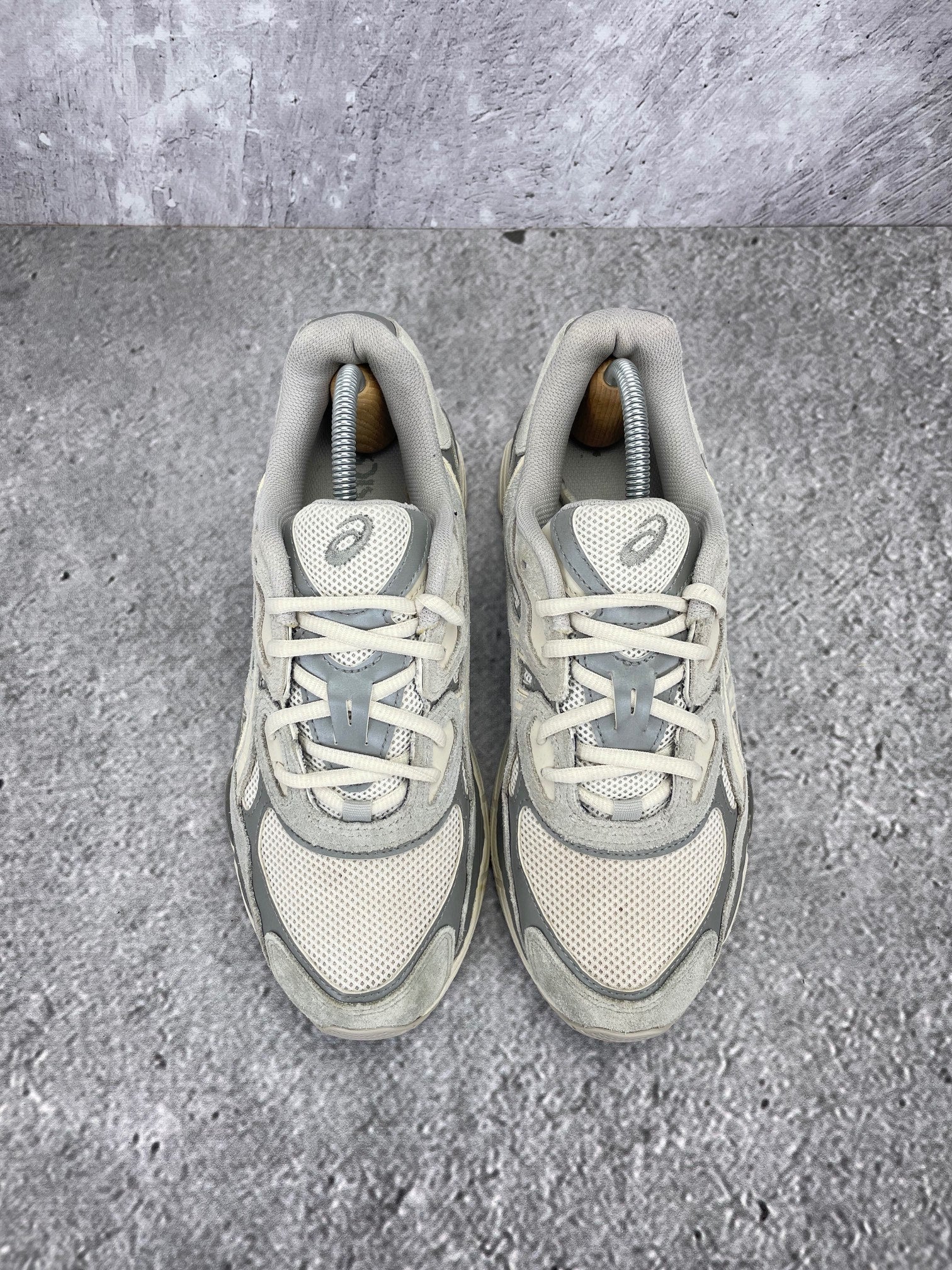 ASICS GEL-NYC Cream Oyster Grey - buty sportowe, widok z góry