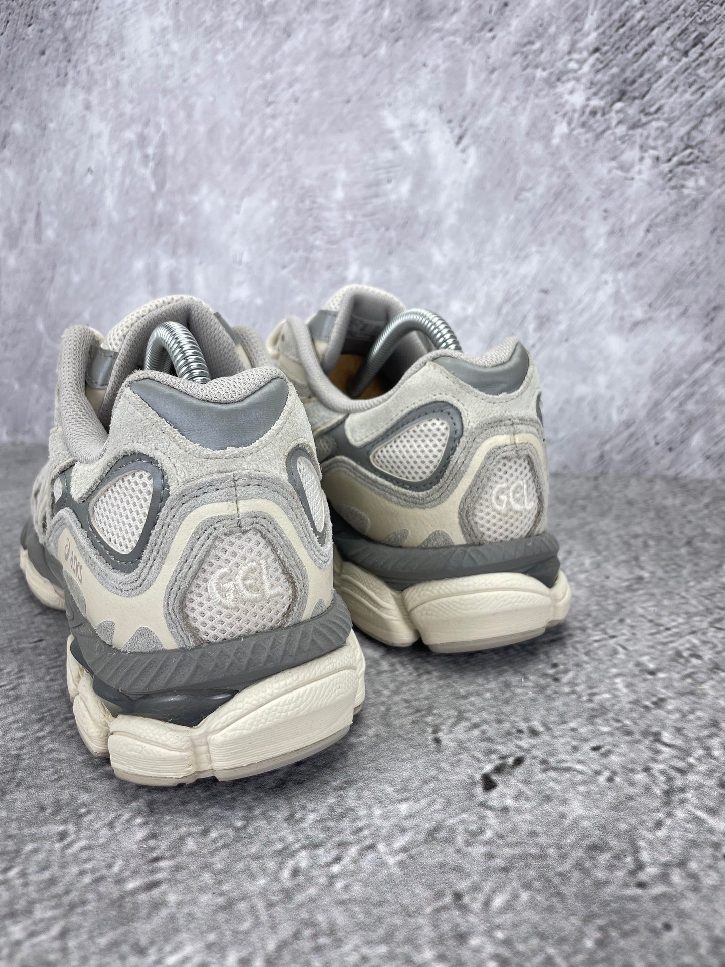 ASICS GEL-NYC Cream Oyster Grey - buty sportowe, widok z tyłu