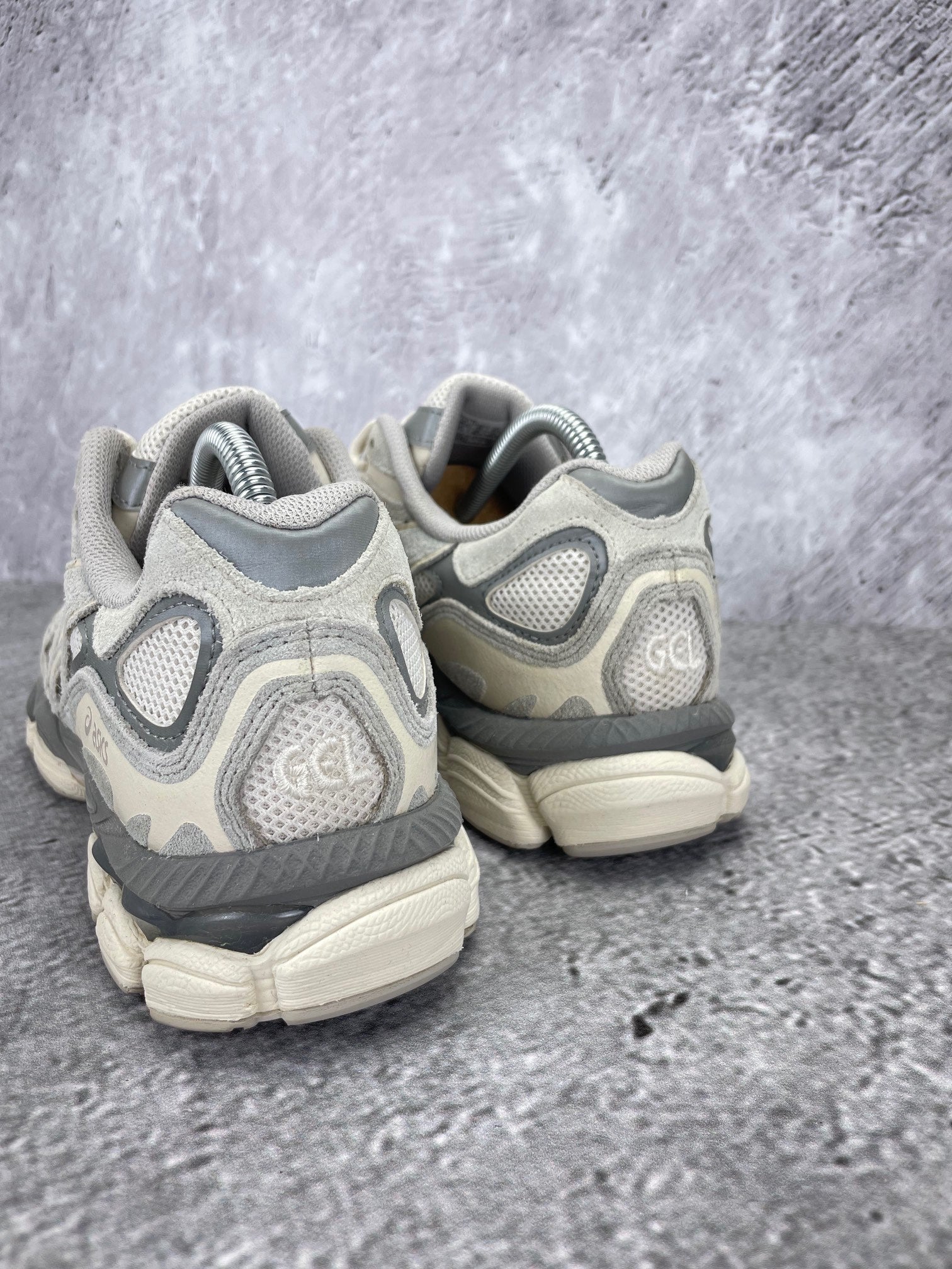 ASICS GEL-NYC Cream Oyster Grey - buty sportowe, widok z tyłu