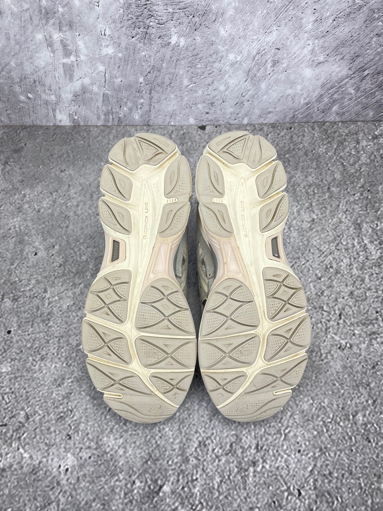 ASICS GEL-NYC Cream Oyster Grey - buty sportowe, podeszwa