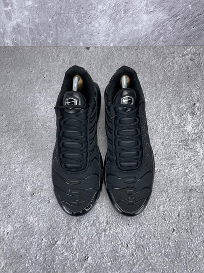 Nike Air Max Plus Triple Black - buty sportowe, widok z góry