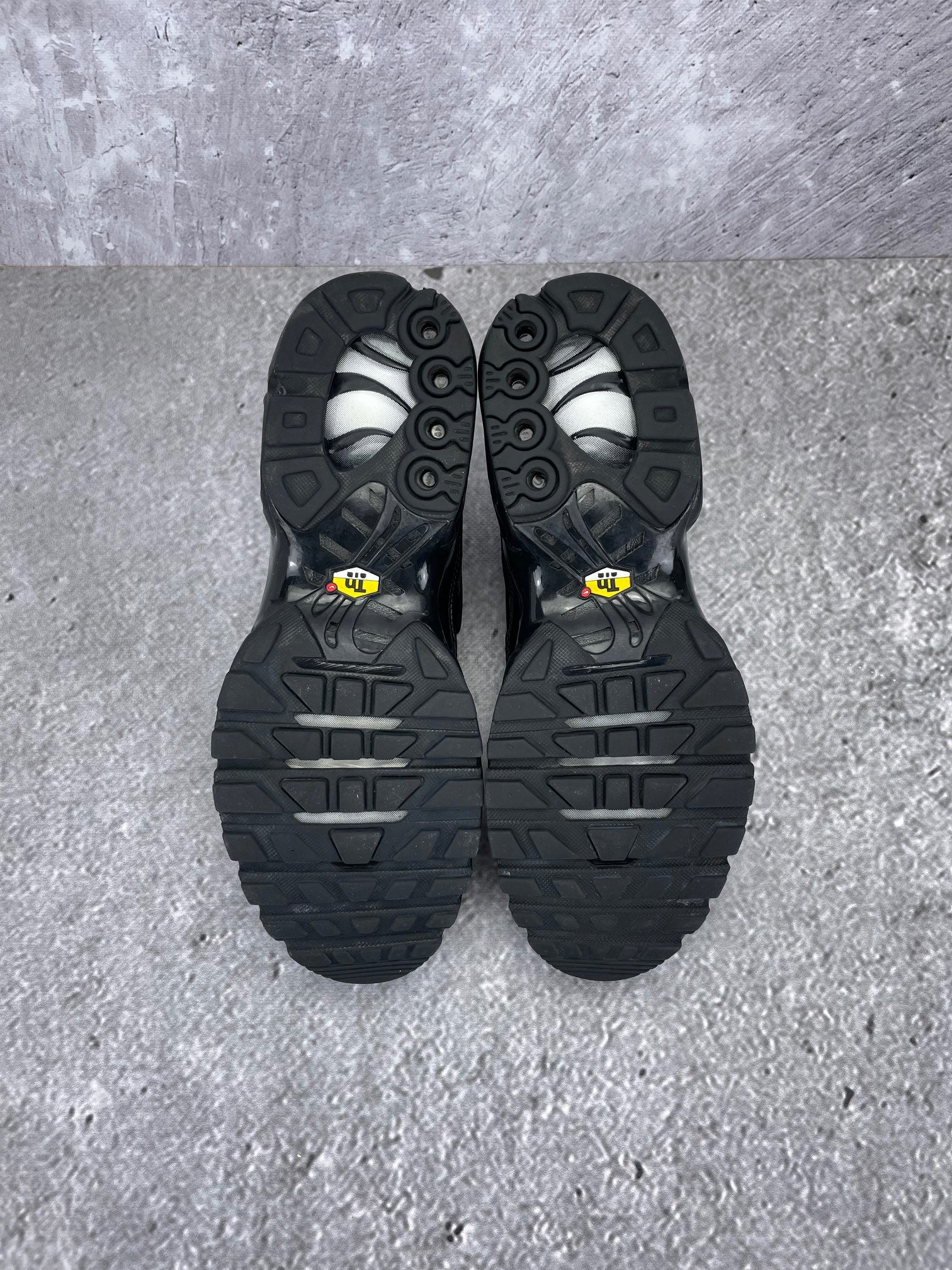 Nike Air Max Plus Triple Black - buty sportowe, podeszwa