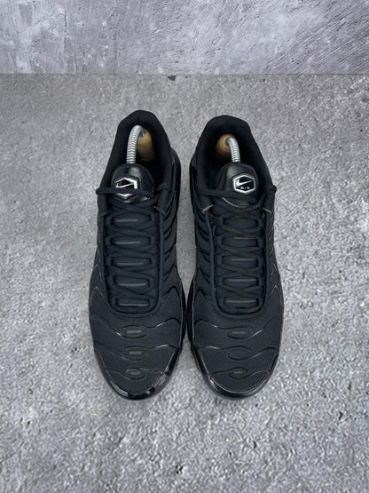 Nike Air Max Plus Triple Black - buty sportowe, widok z góry