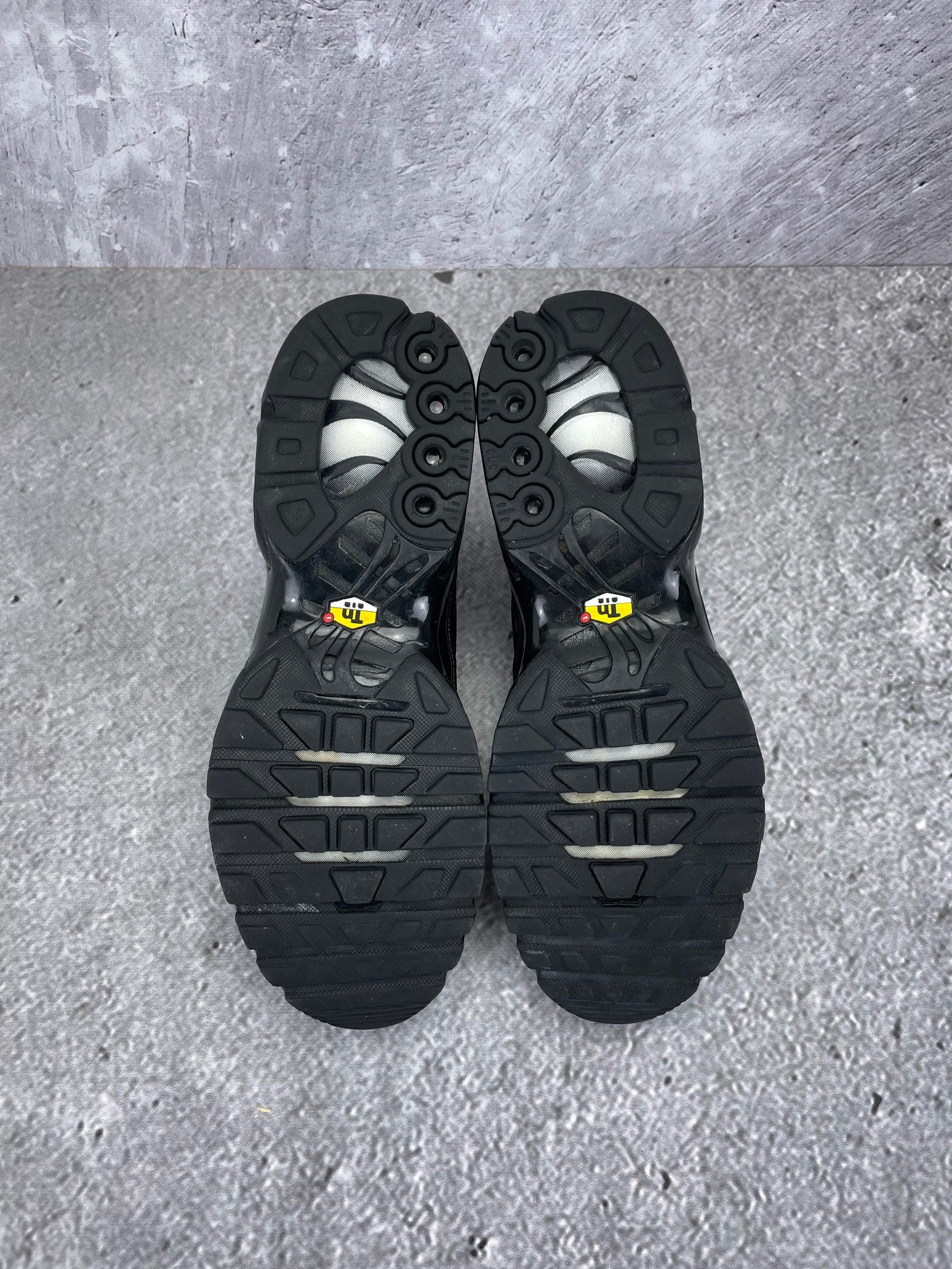 Nike Air Max Plus Triple Black - buty sportowe, podeszwa