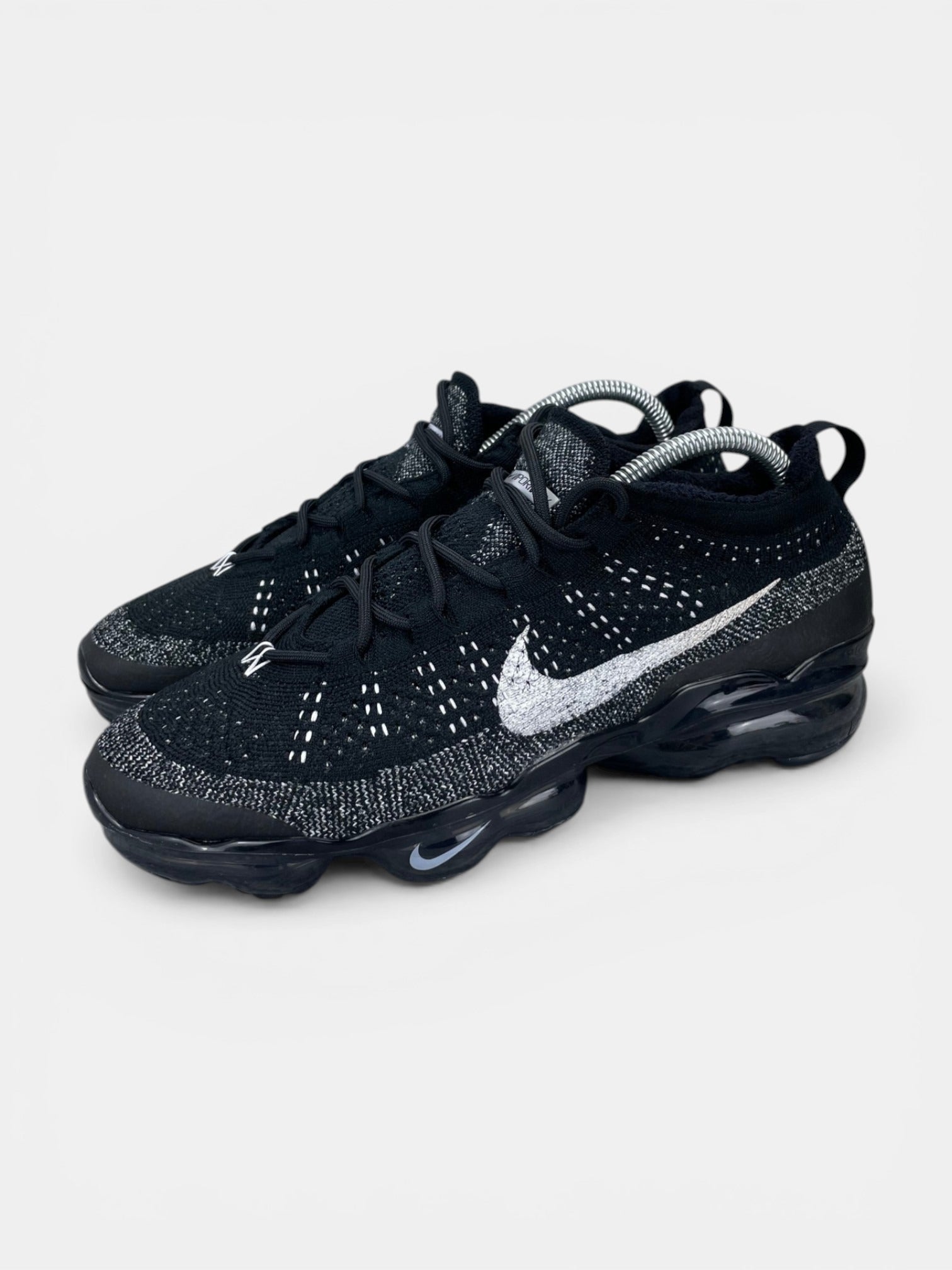 Nike Air VaporMax 2023 Flyknit Oreo - buty sportowe, widok z boku