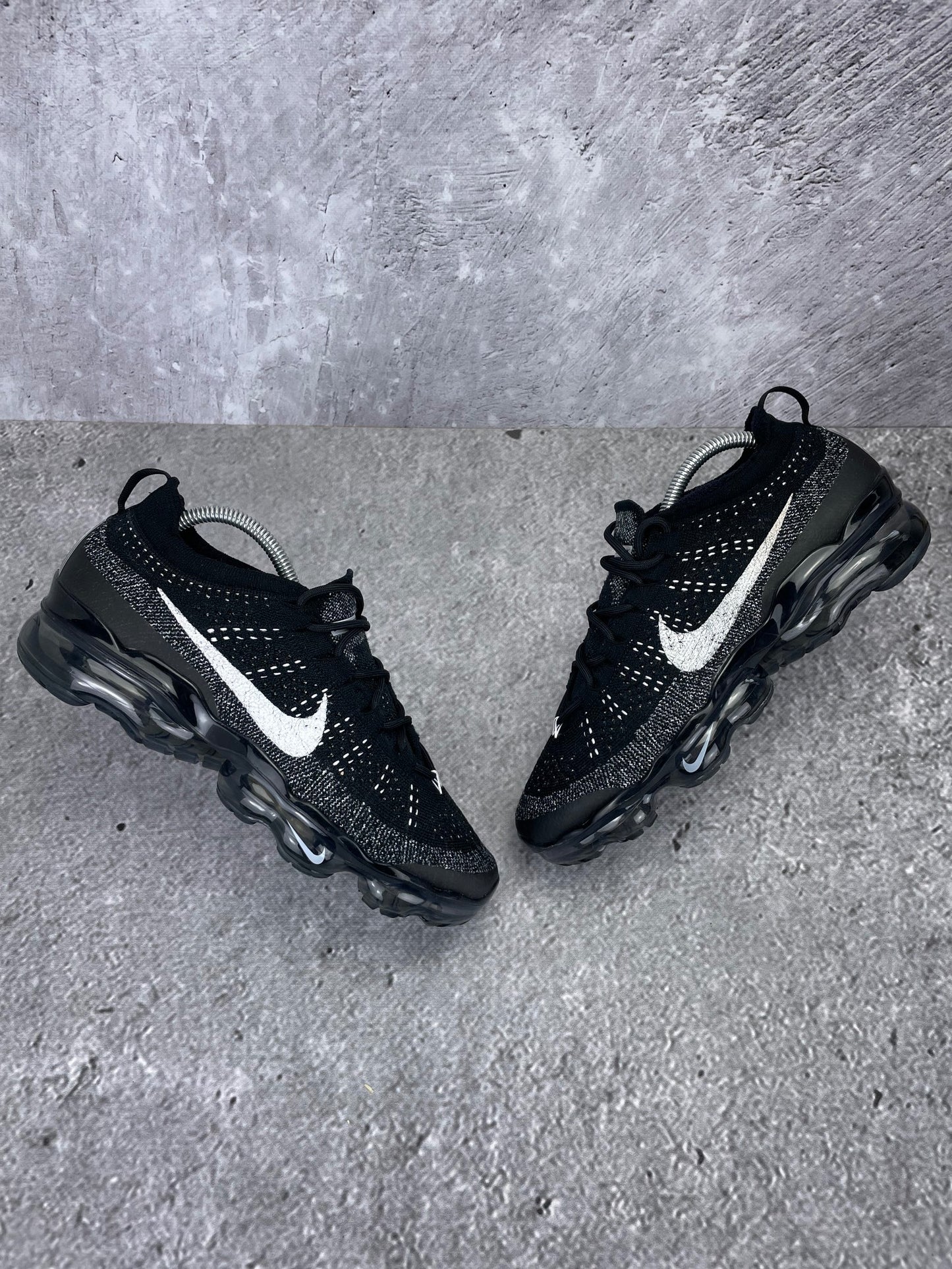 Nike Air VaporMax 2023 Flyknit Oreo - buty sportowe, widok z góry na zewnętrzną stronę butów