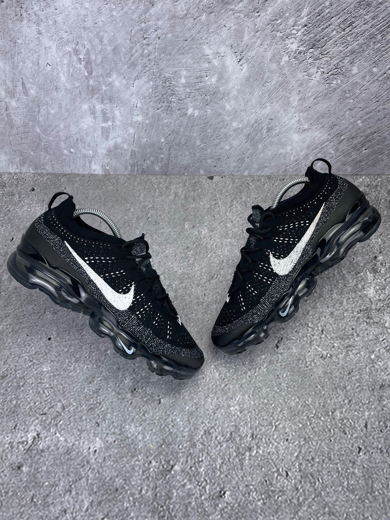 Nike Air VaporMax 2023 Flyknit Oreo - buty sportowe, widok z góry na zewnętrzną stronę butów