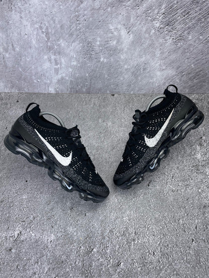 Nike Air VaporMax 2023 Flyknit Oreo - buty sportowe, widok z góry na zewnętrzną stronę butów