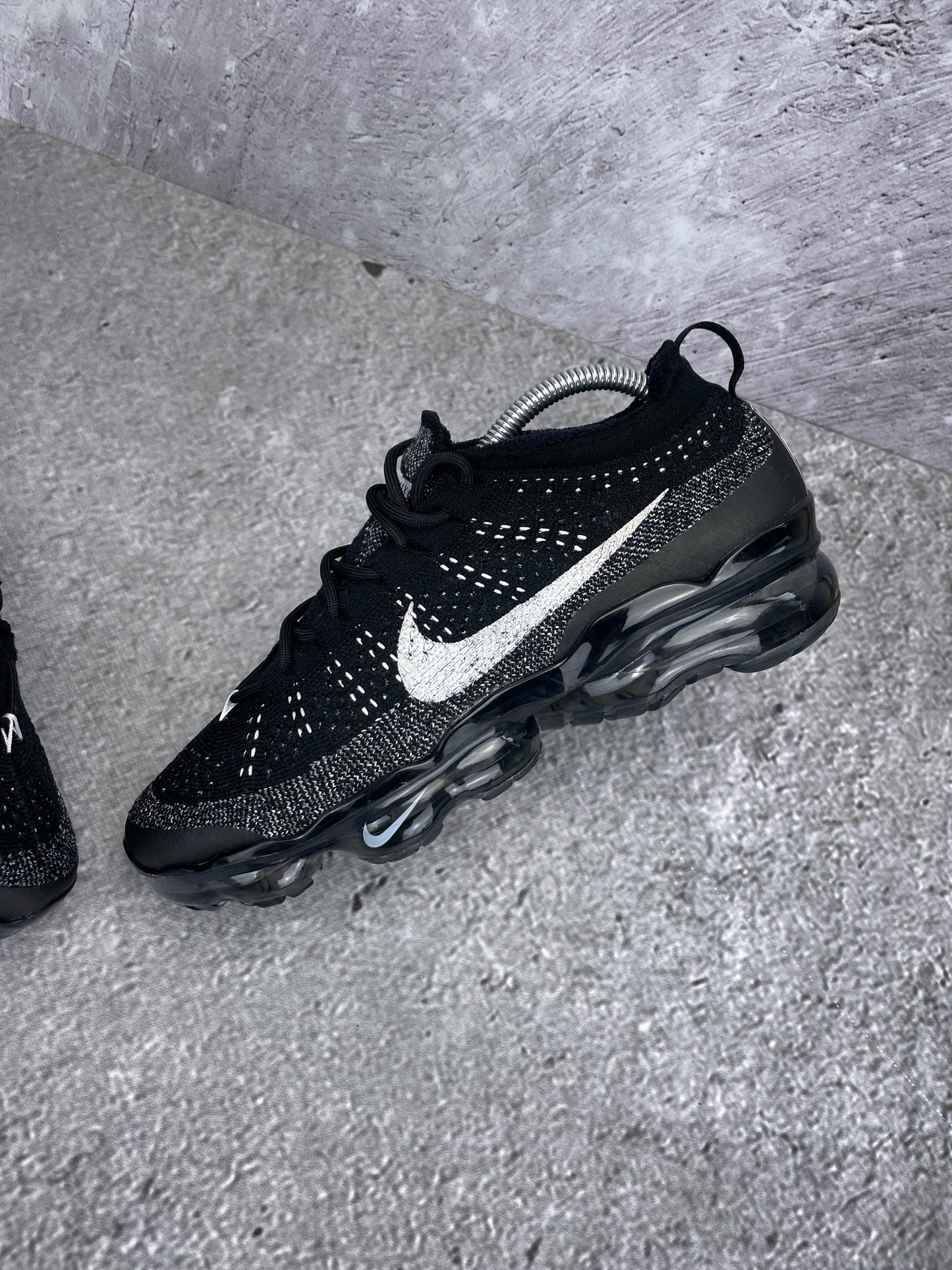 Nike Air VaporMax 2023 Flyknit Oreo - buty sportowe, widok z góry na wewnętrzną stronę butów