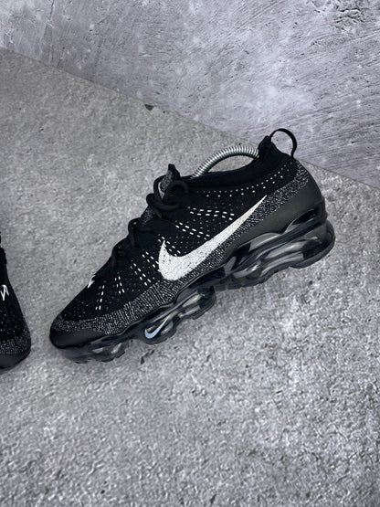 Nike Air VaporMax 2023 Flyknit Oreo - buty sportowe, widok z góry na wewnętrzną stronę butów