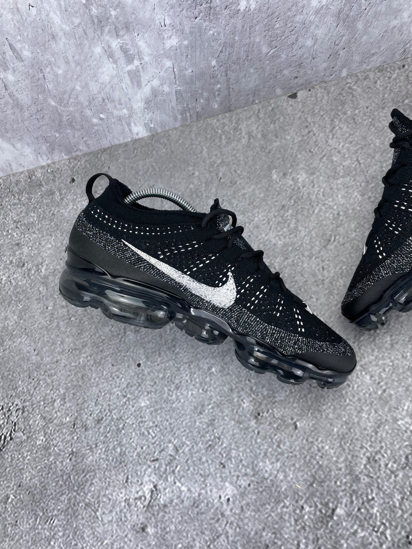 Nike Air VaporMax 2023 Flyknit Oreo - buty sportowe, wewnętrzny panel lewego buta