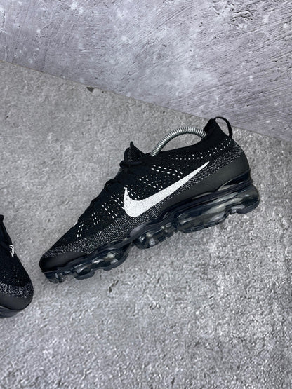 Nike Air VaporMax 2023 Flyknit Oreo - buty sportowe, wewnętrzny panel prawego buta