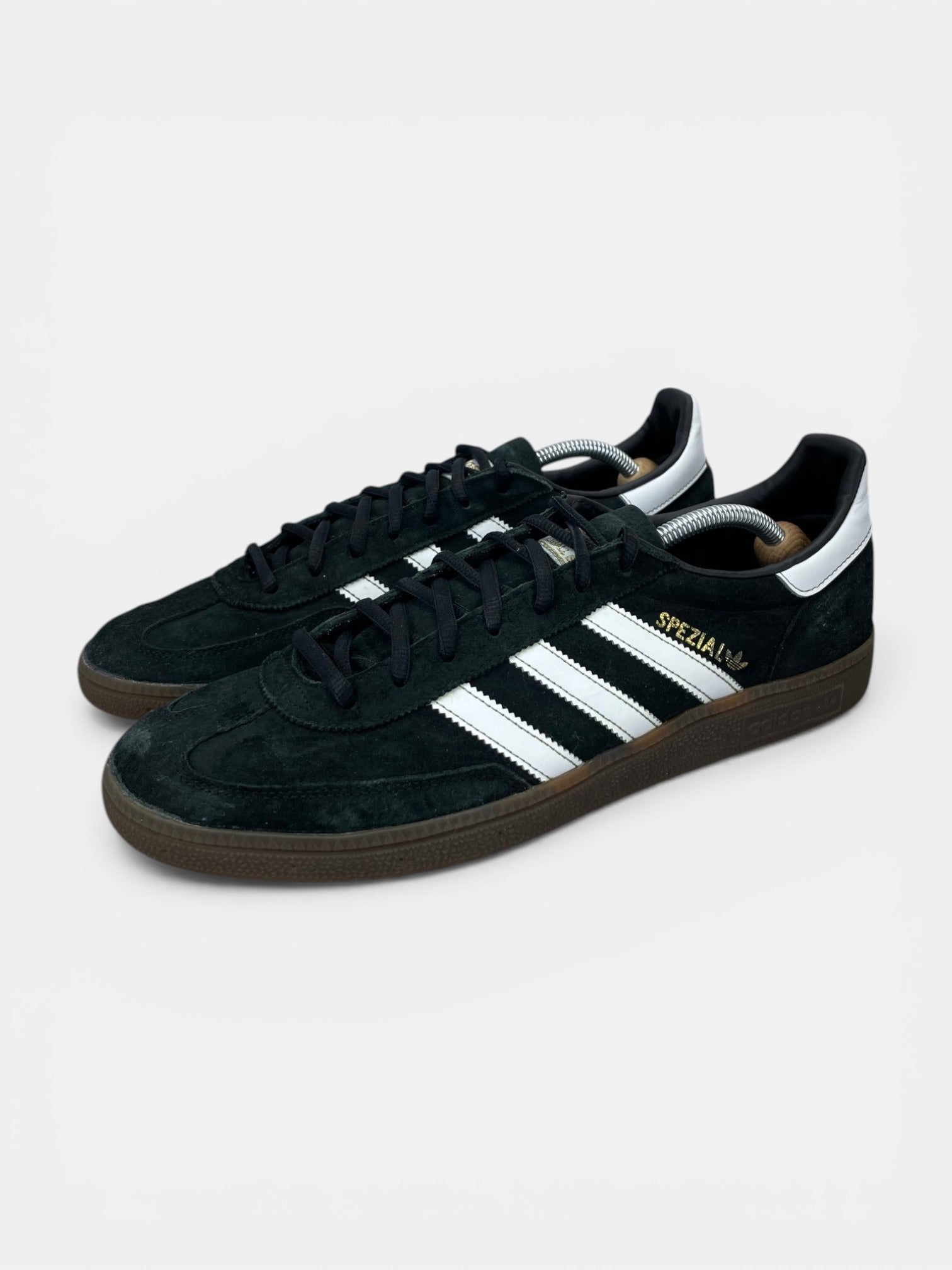 adidas Handball Spezial “Black Gum” Black Gum - buty sportowe, widok z boku