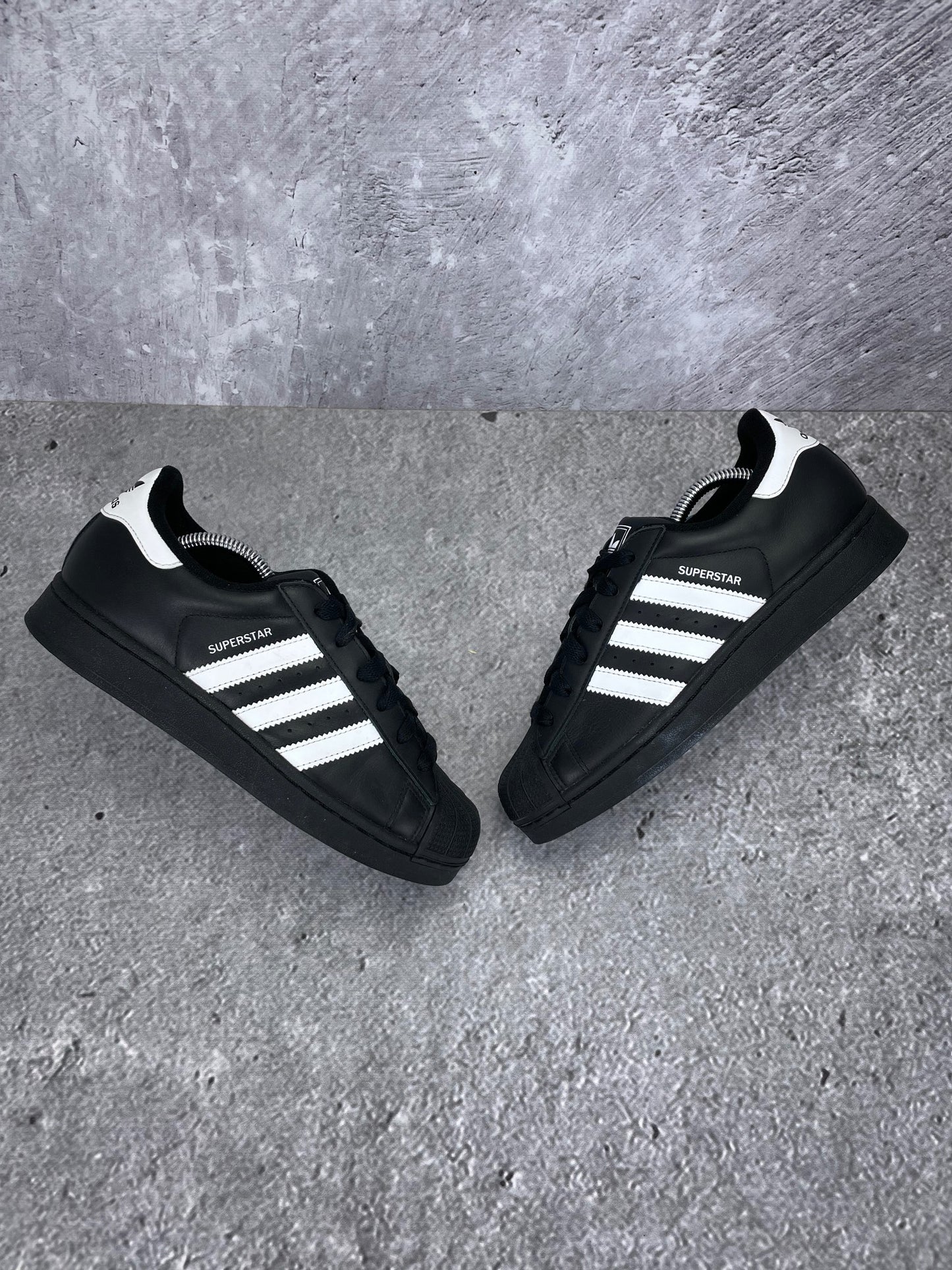 adidas Superstar II Black White - buty sportowe, widok z góry na zewnętrzną stronę butów