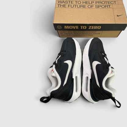 Nike Air Max Dawn — buty sportowe dziecięce w bardzo dobrym stanie rozmiar 28, boczny profil, prawa strona