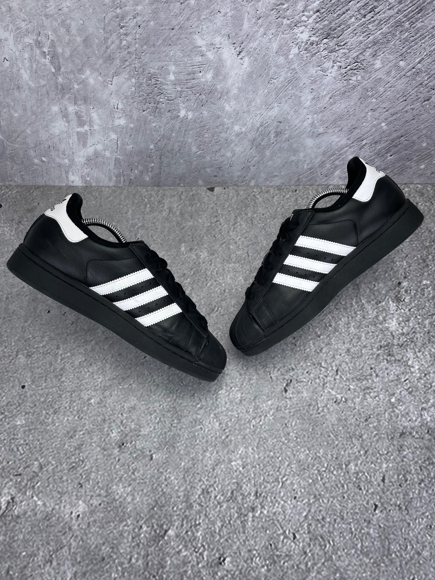 adidas Superstar II JH9977 - buty sportowe, zewnętrzny panel prawego buta