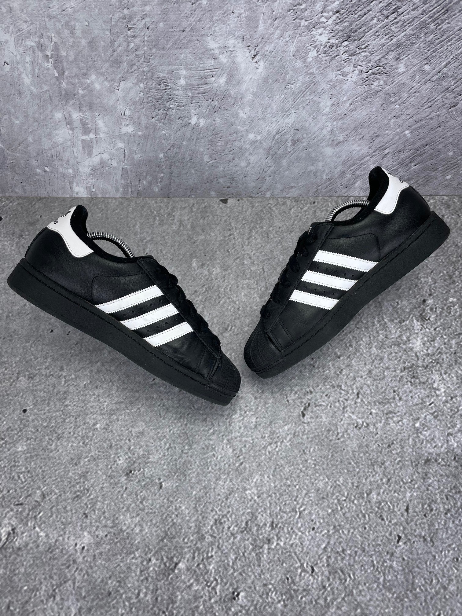 adidas Superstar II JH9977 - buty sportowe, zewnętrzny panel prawego buta
