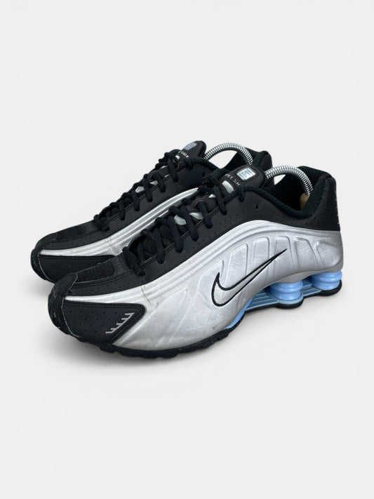 Nike Shox R4 Psychic Blue - buty sportowe, widok z boku