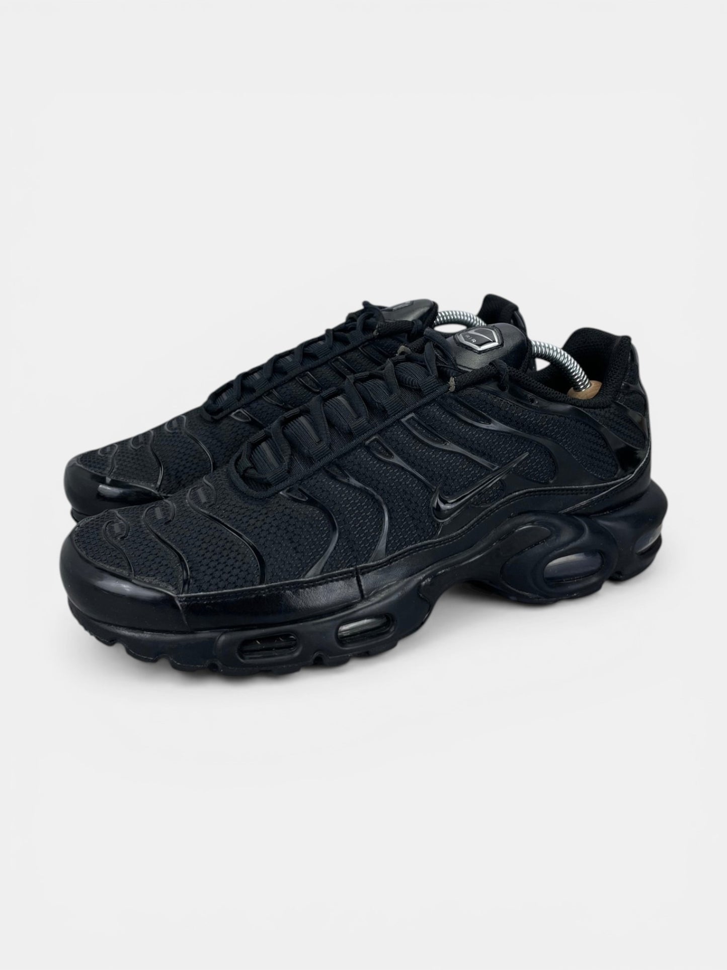 Nike Air Max Plus Triple Black - buty sportowe, widok z boku