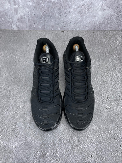 Nike Air Max Plus Triple Black - buty sportowe, widok z góry
