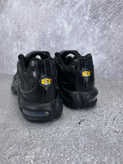 Nike Air Max Plus Triple Black - buty sportowe, widok z tyłu