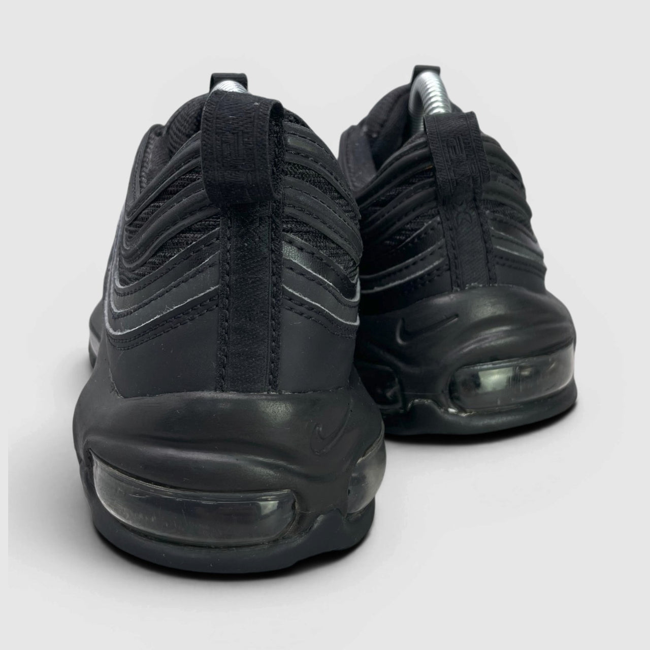 Nike Air Max 97 — buty sportowe męskie w bardzo dobrym stanie rozmiar 42.5, widok z tyłu