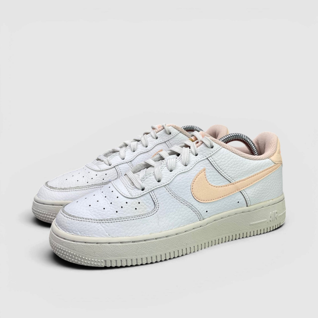 Nike Air Force 1 Low — buty sportowe damskie w bardzo dobrym stanie rozmiar 38, para butów
