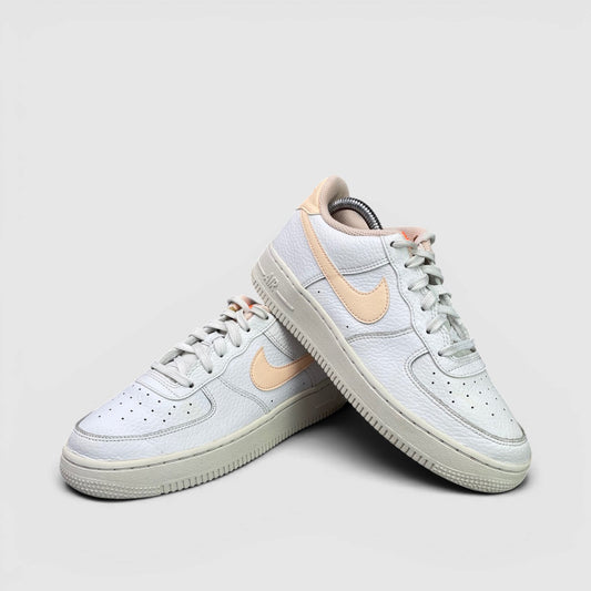 Nike Air Force 1 Low — buty sportowe damskie w bardzo dobrym stanie rozmiar 38, para butów
